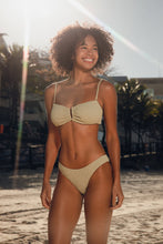 Laden Sie das Bild in den Galerie-Viewer, Image 11: Rio De Sol Haut Top Brisa-Pistache Sara
