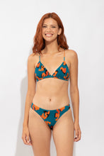 Laden Sie das Bild in den Galerie-Viewer, Model Front: Rio De Sol Bas Bottom Luma Essential-Comfy

