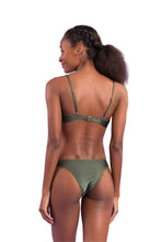 Laden Sie das Bild in den Galerie-Viewer, Model Back: Rio De Sol Ensemble Set Croco Bandeau-Joy Essential
