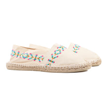 Laden Sie das Bild in den Galerie-Viewer, Product Front: Cala 1789 Espadrille Classique 2 - Azteque Ecru
