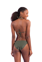 Laden Sie das Bild in den Galerie-Viewer, Model Back: Rio De Sol Ensemble Set Croco Tri-Inv Ibiza-Comfy
