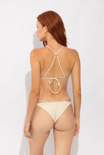 Laden Sie das Bild in den Galerie-Viewer, Model Back: Rio De Sol Haut Top Solar-Off Tri-Aya
