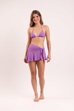 Laden Sie das Bild in den Galerie-Viewer, Model Front: Rio De Sol Jupe De Page Bio-Floreira Mini Skirt
