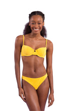 Laden Sie das Bild in den Galerie-Viewer, Model Front: Rio De Sol Bas Bottom Malibu-Yellow Essential-Comfy
