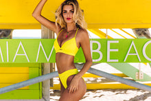 Laden Sie das Bild in den Galerie-Viewer, Image 04: Luli Fama Bas Bottom Laced Glowstick Orillas
