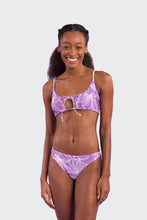 Laden Sie das Bild in den Galerie-Viewer, Model Front: Rio De Sol Ensemble Set Trail-Purple Tank-Tie Essential-Comfy
