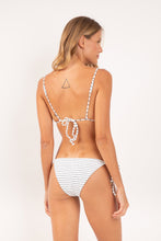 Laden Sie das Bild in den Galerie-Viewer, Model Back: Rio De Sol Bas Bottom Linea-White Ibiza-Comfy
