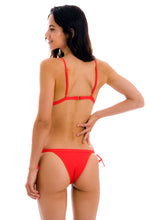 Laden Sie das Bild in den Galerie-Viewer, Model Back: Rio De Sol Ensemble Set Cotele-Tomate Tri-Fixo Rio
