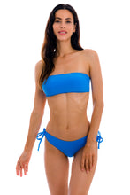 Laden Sie das Bild in den Galerie-Viewer, Model Front: Rio De Sol Haut Top Uv-Enseada Bandeau-Reto
