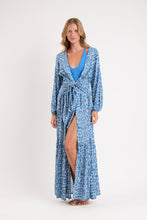 Laden Sie das Bild in den Galerie-Viewer, Model Front: Rio De Sol Vêtement De Plage Chuva Long Dress Verona
