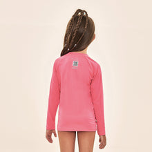 Laden Sie das Bild in den Galerie-Viewer, Model Back: Uv Line T-Shirt Acqua Qr Code Chiclete Fluor Upf50+
