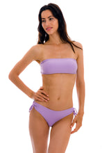 Laden Sie das Bild in den Galerie-Viewer, Model Front: Rio De Sol Ensemble Set Uv-Harmonia Bandeau-Reto Madrid
