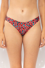 Laden Sie das Bild in den Galerie-Viewer, Gallery: Rio De Sol Bas Bottom Coral-Feline Essential-Comfy
