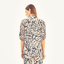 Laden Sie das Bild in den Galerie-Viewer, Model Back: Uv Line Haut De Plage Shirt Copa Costela Off White Upf50+
