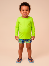 Laden Sie das Bild in den Galerie-Viewer, Model Front: Uv Line T-Shirt Longsleeve Baby Yellow Fluor Upf50+
