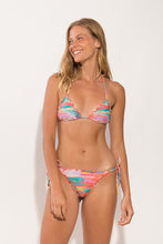 Laden Sie das Bild in den Galerie-Viewer, Model Front: Rio De Sol Bas Bottom River Frufru-Comfy
