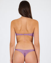 Laden Sie das Bild in den Galerie-Viewer, Image 06: Rio De Sol Ensemble Set Shimmer-Harmonia Bandeau-Knot Nice-Fio
