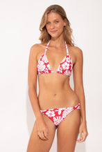 Laden Sie das Bild in den Galerie-Viewer, Model Front: Wednesday In Hawaii By Rio De Sol Ensemble Set Pua-Hibiscus Mel
