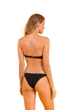 Laden Sie das Bild in den Galerie-Viewer, Model Back: Rio De Sol Ensemble Set Bora-Black Bandeau-Joy Leblon
