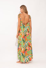 Laden Sie das Bild in den Galerie-Viewer, Model Back: Rio De Sol Vêtement De Plage Tropical Long Dress Chiara
