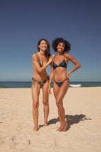 Laden Sie das Bild in den Galerie-Viewer, Image 11: Rio De Sol Ensemble Set Shimmer-Shark Tri-Fixo-Noa Cheeky-Noa
