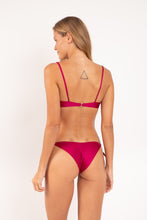 Laden Sie das Bild in den Galerie-Viewer, Model Back: Rio De Sol Bas Bottom Shimmer-Desejo Cheeky-Tie-Gold
