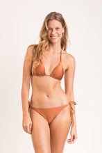 Laden Sie das Bild in den Galerie-Viewer, Model Front: Rio De Sol Ensemble Set Nocciola Tri-Inv Ibiza
