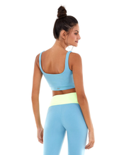 Laden Sie das Bild in den Galerie-Viewer, Model Back: Alto Giro Fitness Haut Top Blackout Costas Regata Azul Waters

