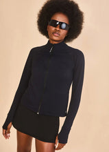 Laden Sie das Bild in den Galerie-Viewer, Image 03: Uv Line T-Shirt Jacket Fem New Fit Black Upf50+
