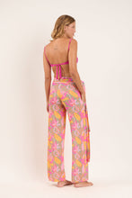 Laden Sie das Bild in den Galerie-Viewer, Model Back: Rio De Sol Pantalon De Plage Lyla Pants Knot
