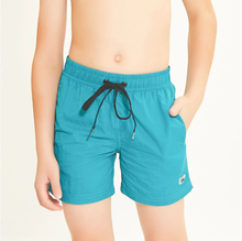 Laden Sie das Bild in den Galerie-Viewer, Gallery: Uv Line Maillot De Bain Garçon Short Aqua Lucca Petroleo Upf50+

