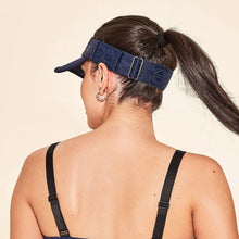 Laden Sie das Bild in den Galerie-Viewer, Model Back: Uv Line Visière Elastic Visor Navy Blue Upf50+
