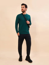 Laden Sie das Bild in den Galerie-Viewer, Model Front: Uv Line T-Shirt Longsleeve Masc New Fit Petroleo Upf50+

