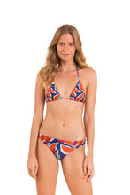 Laden Sie das Bild in den Galerie-Viewer, Model Front: Rio De Sol Ensemble Set Leaves Tri-Inv Essential-Comfy
