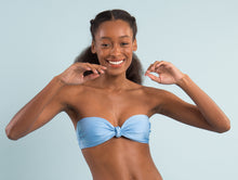 Laden Sie das Bild in den Galerie-Viewer, Image 08: Rio De Sol Haut Top Shimmer-Baltic-Sea Bandeau-Joy
