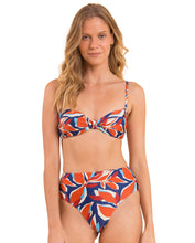 Laden Sie das Bild in den Galerie-Viewer, Gallery: Rio De Sol Ensemble Set Leaves Bandeau-Joy Hotpants
