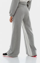 Laden Sie das Bild in den Galerie-Viewer, Model Back: Alto Giro Fitness Bas Calca Bicolore Pantalona Cinza
