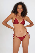 Laden Sie das Bild in den Galerie-Viewer, Model Front: Rio De Sol Bas Bottom Shimmer-Divino Ibiza-Rope
