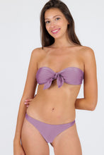 Laden Sie das Bild in den Galerie-Viewer, Gallery: Rio De Sol Ensemble Set Shimmer-Harmonia Bandeau-Knot Nice-Fio
