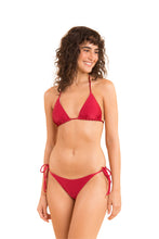Laden Sie das Bild in den Galerie-Viewer, Model Front: Rio De Sol Bas Bottom Shimmer-Divino Ibiza-Comfy
