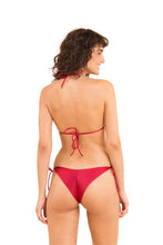 Laden Sie das Bild in den Galerie-Viewer, Model Back: Rio De Sol Bas Bottom Shimmer-Divino Cheeky-Tie
