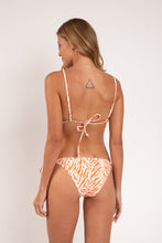 Laden Sie das Bild in den Galerie-Viewer, Model Back: Rio De Sol Bas Bottom Sahari Ibiza-Comfy
