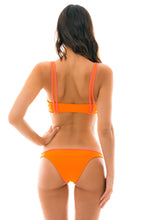 Laden Sie das Bild in den Galerie-Viewer, Model Back: Rio De Sol Bas Bottom Duo Orange
