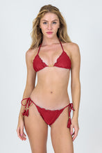 Laden Sie das Bild in den Galerie-Viewer, Model Front: Rio De Sol Bas Bottom Shimmer-Divino Frufru-Comfy
