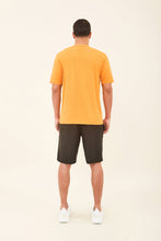 Laden Sie das Bild in den Galerie-Viewer, Model Back: Uv Line T-Shirt Longsleeve Uvpro Masc Orange Upf50+
