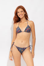 Laden Sie das Bild in den Galerie-Viewer, Model Front: Rio De Sol Bas Bottom Coqueiro Frufru
