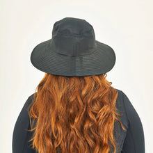 Laden Sie das Bild in den Galerie-Viewer, Model Back: Uv Line Chapeau Souple/Capeline Hat Lyon Nac L Fem Black Upf50+
