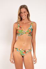 Laden Sie das Bild in den Galerie-Viewer, Model Front: Rio De Sol Ensemble Set Tropical Chantal Nice
