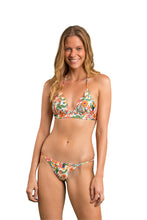 Laden Sie das Bild in den Galerie-Viewer, Model Front: Rio De Sol Haut Top Boho Tri-Cos
