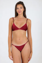 Laden Sie das Bild in den Galerie-Viewer, Model Front: Rio De Sol Ensemble Set Shimmer-Divino Tri-Fixo California
